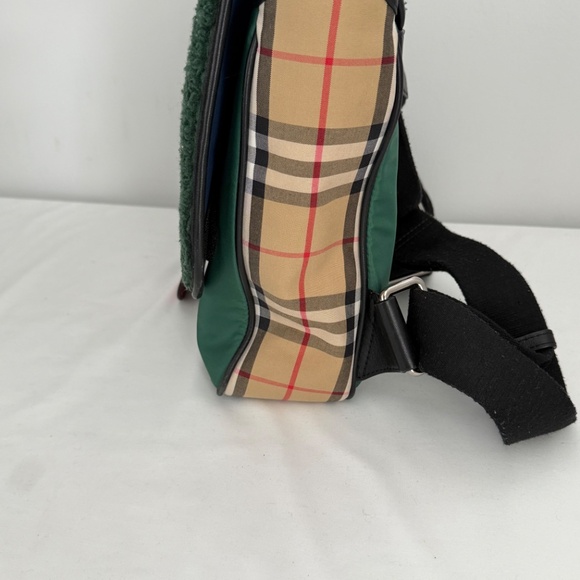 Burberry Children's backpack with a monster. - Picture 2 of 12